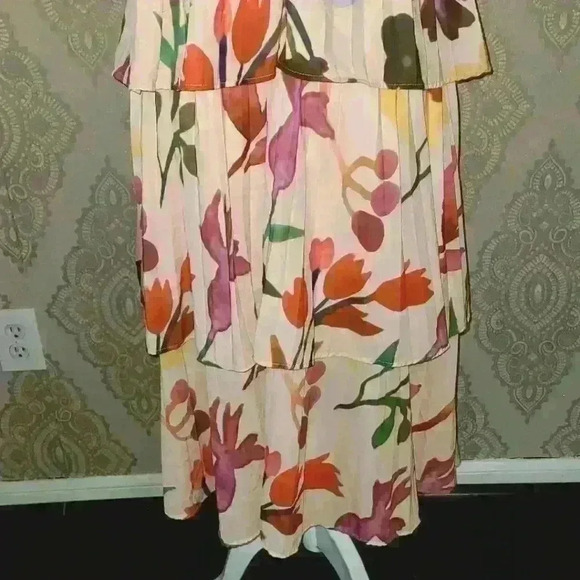 Two Twin Style tiered maxi dress size S - Picture 6 of 10